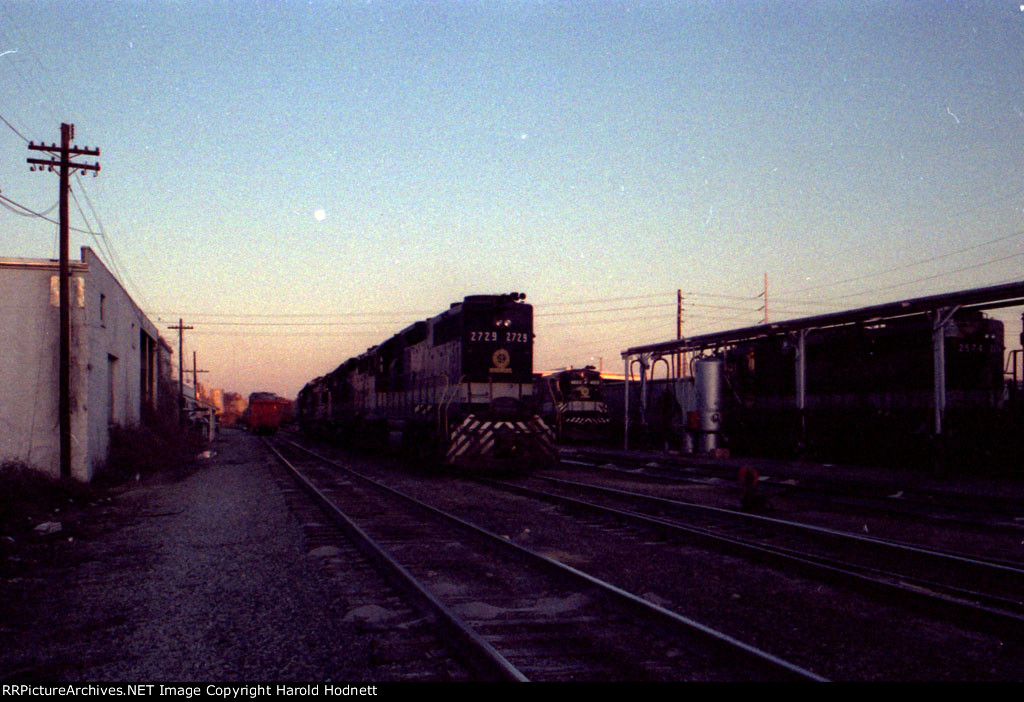 SOU 2729 sits with other units in Glenwood Yard